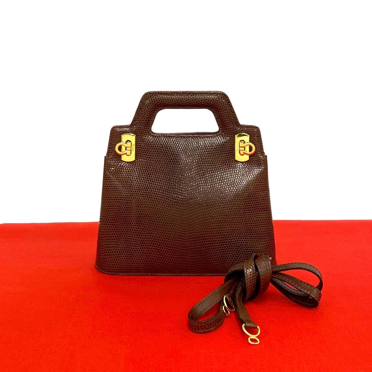 Salvatore Ferragamo サルヴァトーレフェラガモ ガンチーニ レザー ショルダーバッグ ブラウン
 01478