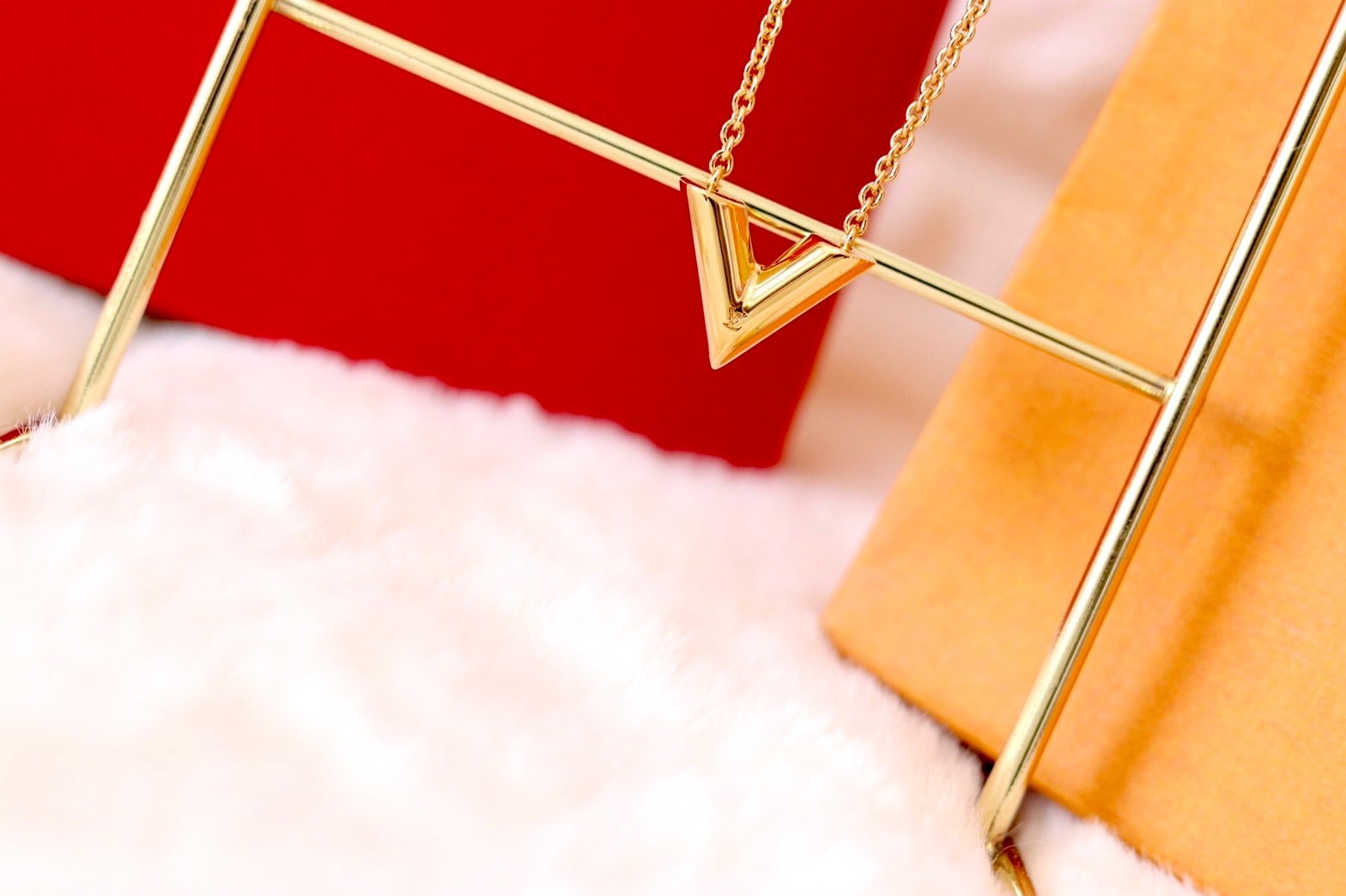 Louis Vuitton Essential V Necklace "Gold"