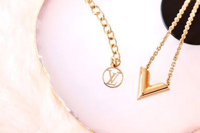Louis Vuitton Essential V Necklace "Gold"