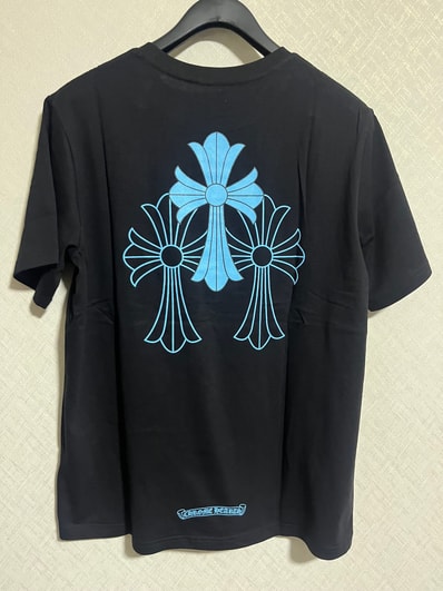 クロムハーツ 3セメタリークロス ロゴ ショートスリーブ Tシャツ "ブラック"