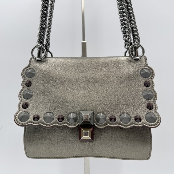 FENDI(フェンディ)キャナイ ショルダーバッグ チェーンショルダーバッグ メタリックレザー スタッズ装飾 シルバー レディース【中古】