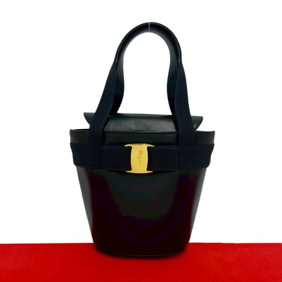 Salvatore Ferragamo サルヴァトーレフェラガモ ヴァラリボン 金具 レザー ハンドバッグ ネイビー
19299