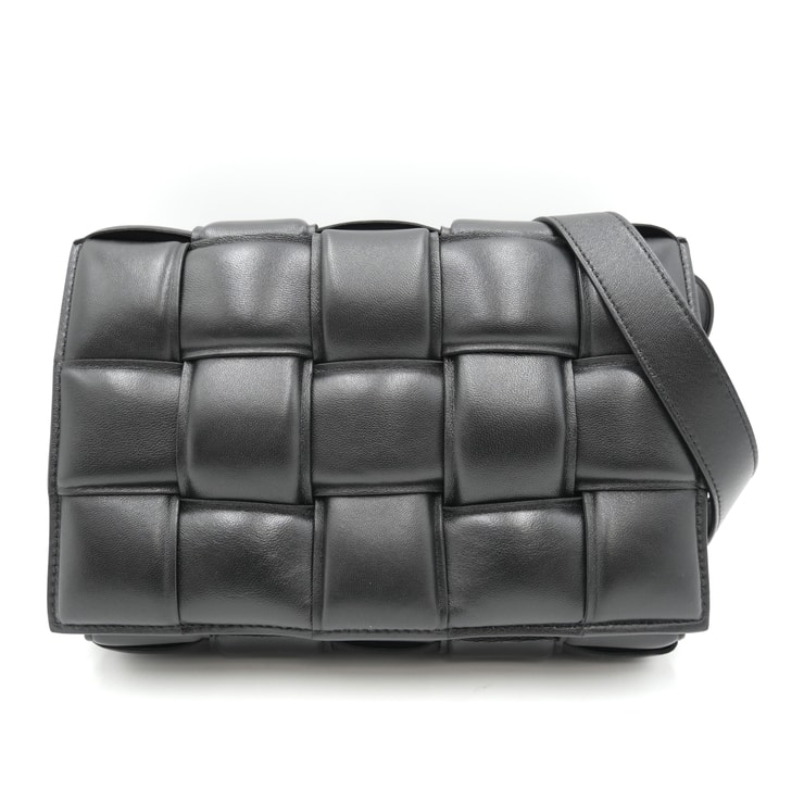 BOTTEGA VENETA(ボッテガ・ヴェネタ)パデッド カセット ショルダーバッグ ブラック レザー ゴールド金具 レディース 斜め掛け 【中古】