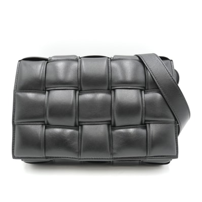 BOTTEGA VENETA(ボッテガ・ヴェネタ)パデッド カセット ショルダーバッグ ブラック レザー ゴールド金具 レディース 斜め掛け 【中古】