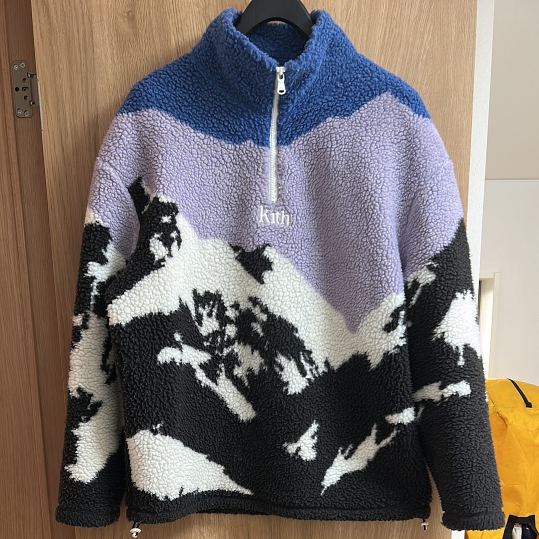 キス クレアモント シェルパ クオーター ジップ "ブルー"