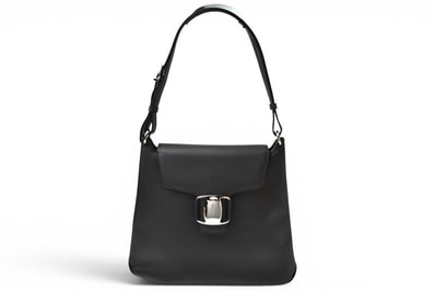 フェラガモ バッグ ヴァラ Salvatore Ferragamoショルダーバッグ 2WAY レザー ブラック シルバー金具【中古】