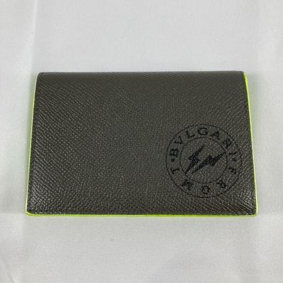 BVLGARI(ブルガリ)フラグメント ロゴ カードケース レザー グレー×イエロー