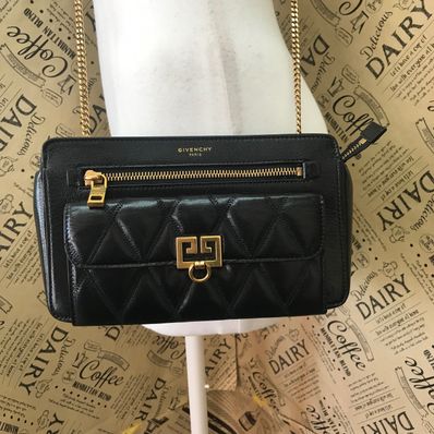 ジバンシー ショルダーバッグ ブラック BB5059B08Z レザー S2211