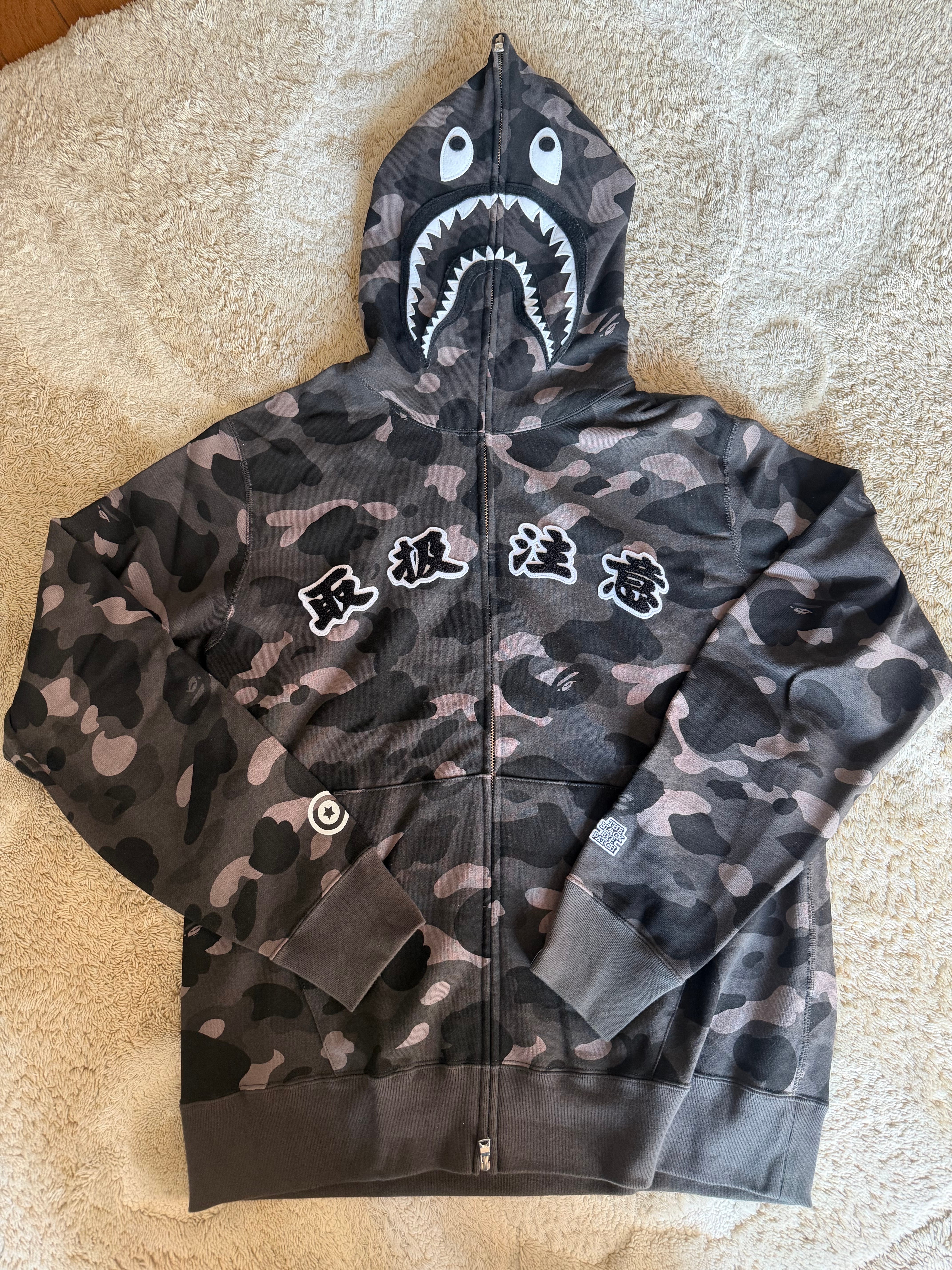 エイプ、ブラックアイパッチ パーカー M BAPE X BLACK EYE PATCH 】COLOR CAMO SHARK FULL ZIP HOODIE | bape.com