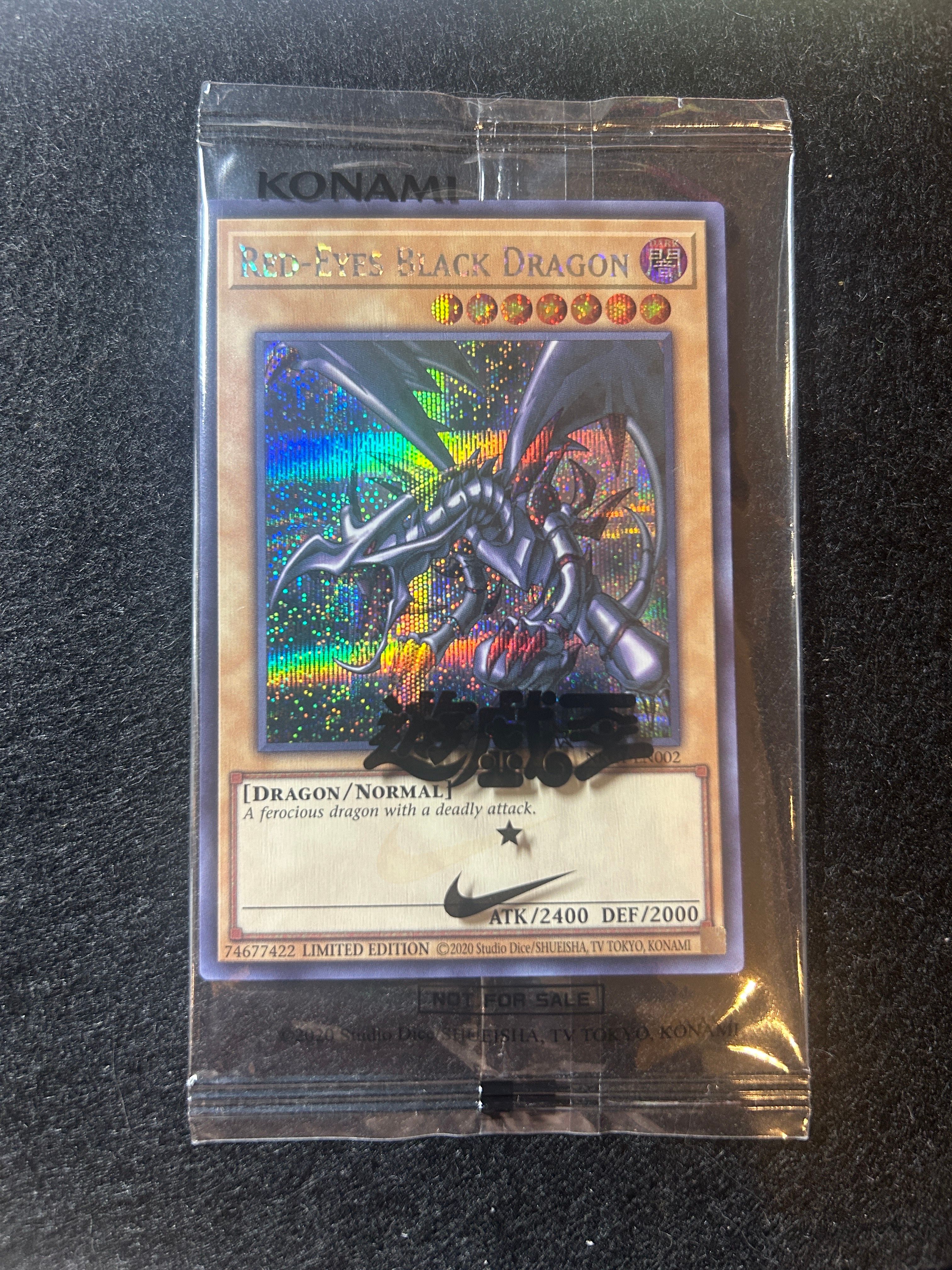 真紅眼の黒竜 SE [NKC1-EN002](遊戯王 x ナイキ エアーマックス 95 QS エアーマッスル House of Duel - 童実野町決闘遊戯館 限定プロモ) 