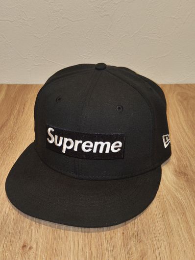 Supreme Money Box Logo New Era "Black"