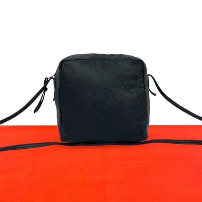 LOEWE ロエベ アナグラム ロゴ レザー ショルダーバッグ ネイビー
18858