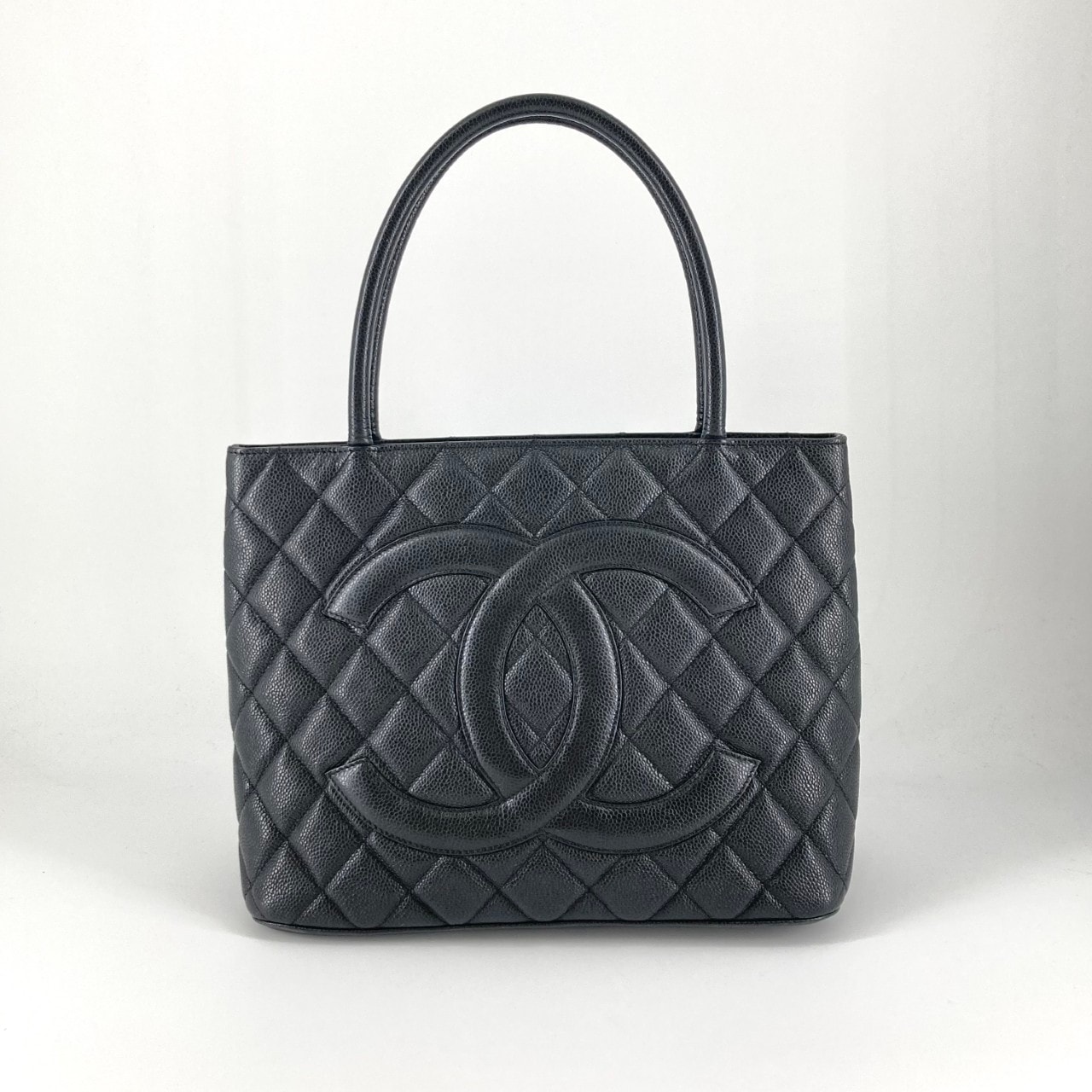 CHANEL(シャネル) マトラッセ キャビアスキン 復刻 8番台 A01804 トートバッグ ブラック