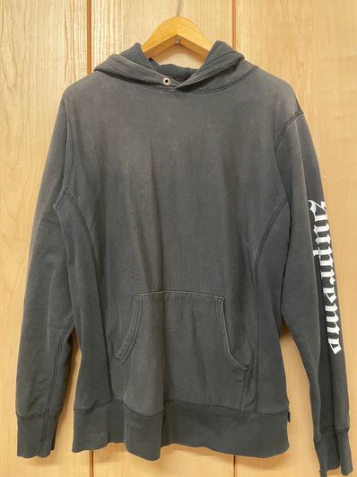 supreme ブラックパーカー 背面プリント