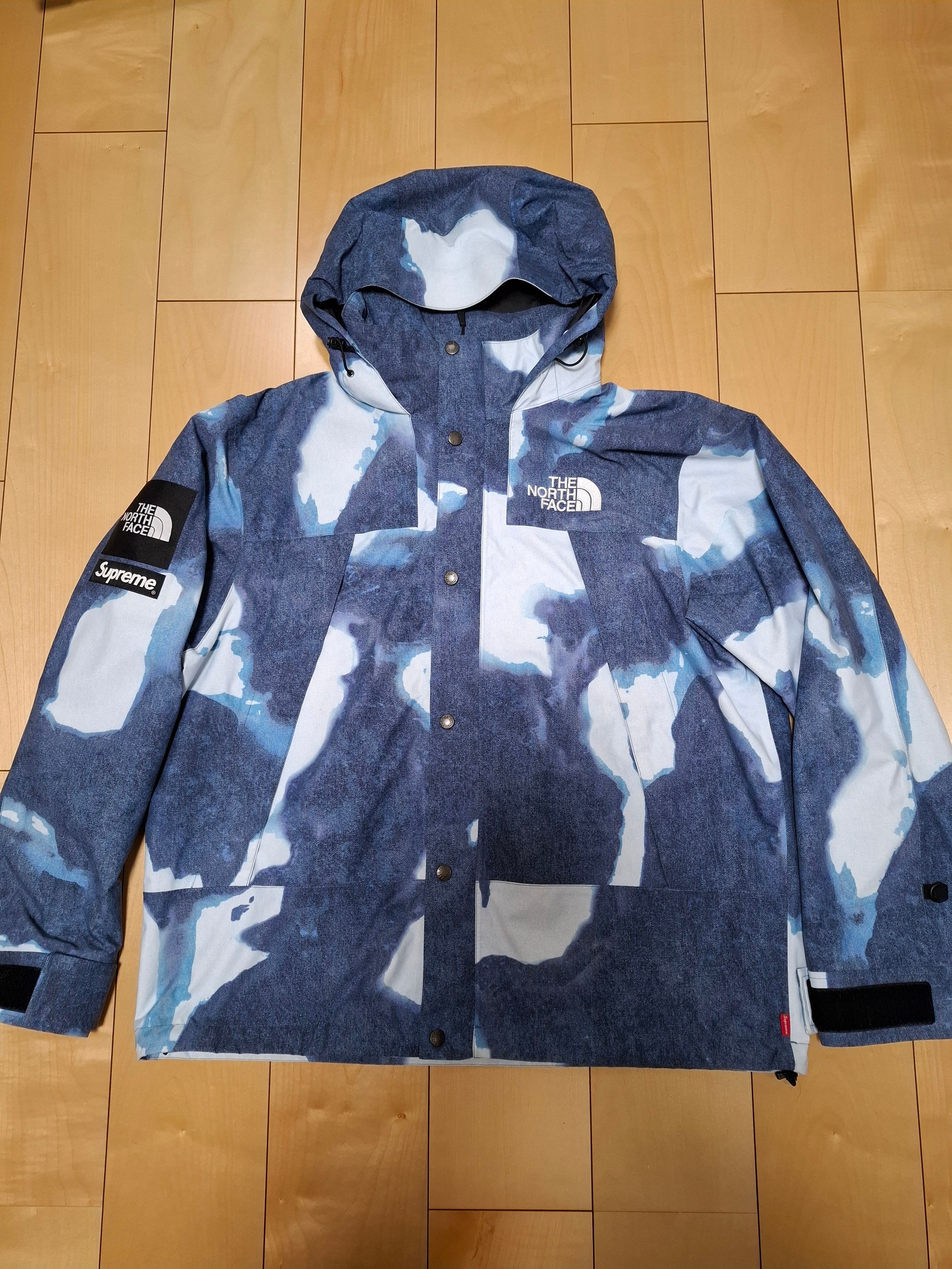 Supreme x The North Face Bleached Denim Print Mountain Jacket "Indigo"