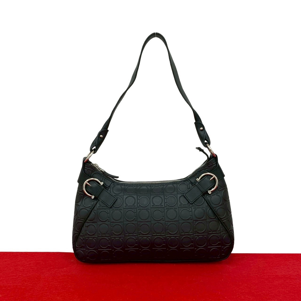 Salvatore Ferragamo サルヴァトーレフェラガモ ガンチーニ 柄 レザー ショルダーバッグ ブラック
 34295