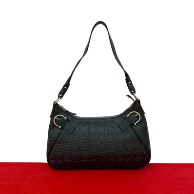 Salvatore Ferragamo サルヴァトーレフェラガモ ガンチーニ 柄 レザー ショルダーバッグ ブラック
34295
