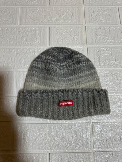 Supreme Gradient Stripe Beanie "Grey"