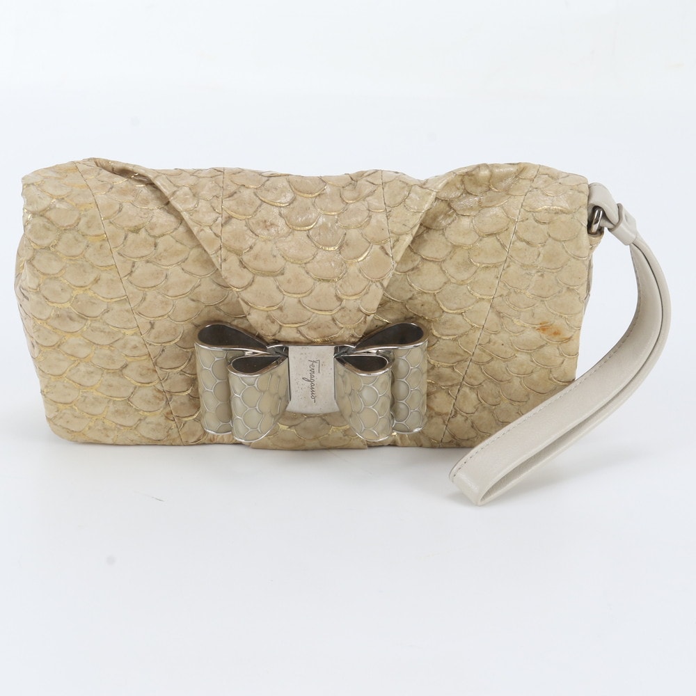 ■美品 サルヴァトーレフェラガモ ヴァラリボンクラッチ バッグ