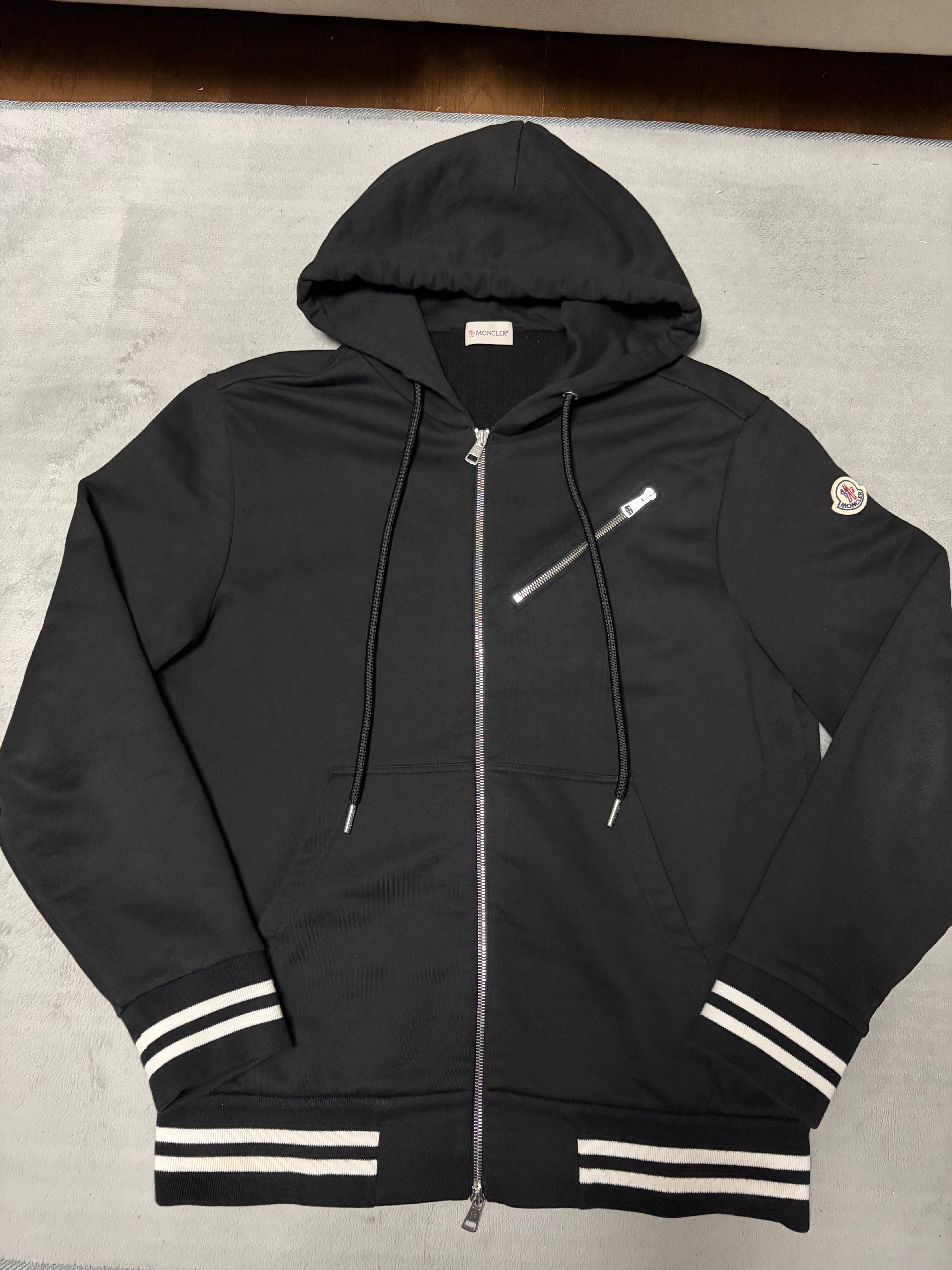 美品　MONCLER モンクレール ジップアップ　パーカー　ブラック　L
