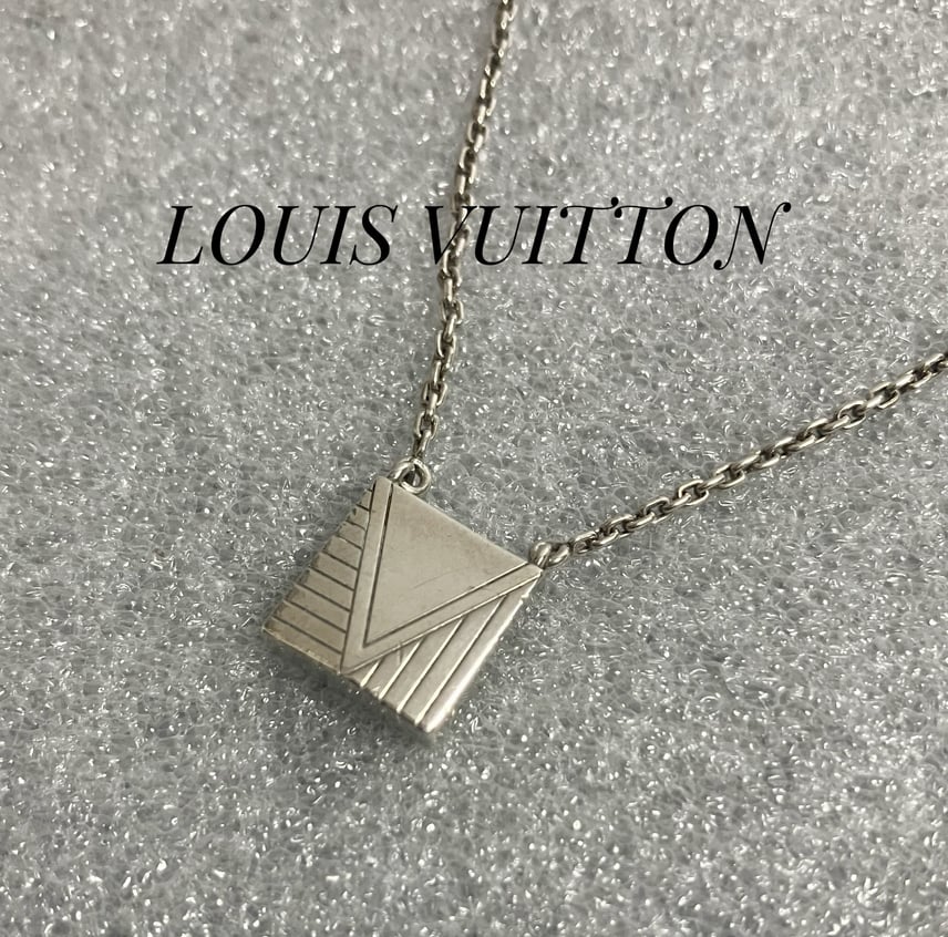 B (目立った傷や汚れなし)】LOUIS VUITTON バンダンティフV ネックレス B (目立った傷や汚れなし)】LOUIS VUITTON バンダンティフV ネックレス