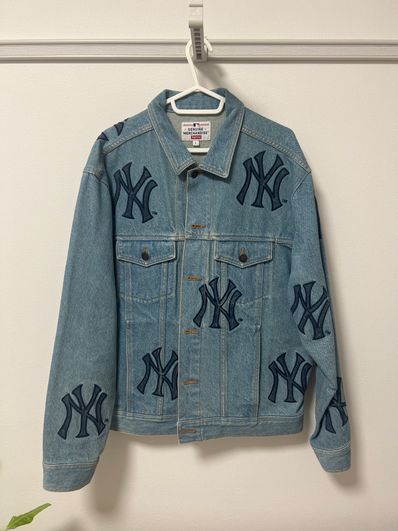 Supreme New York YankeesTM Denim Trucker Jacket "Blue"