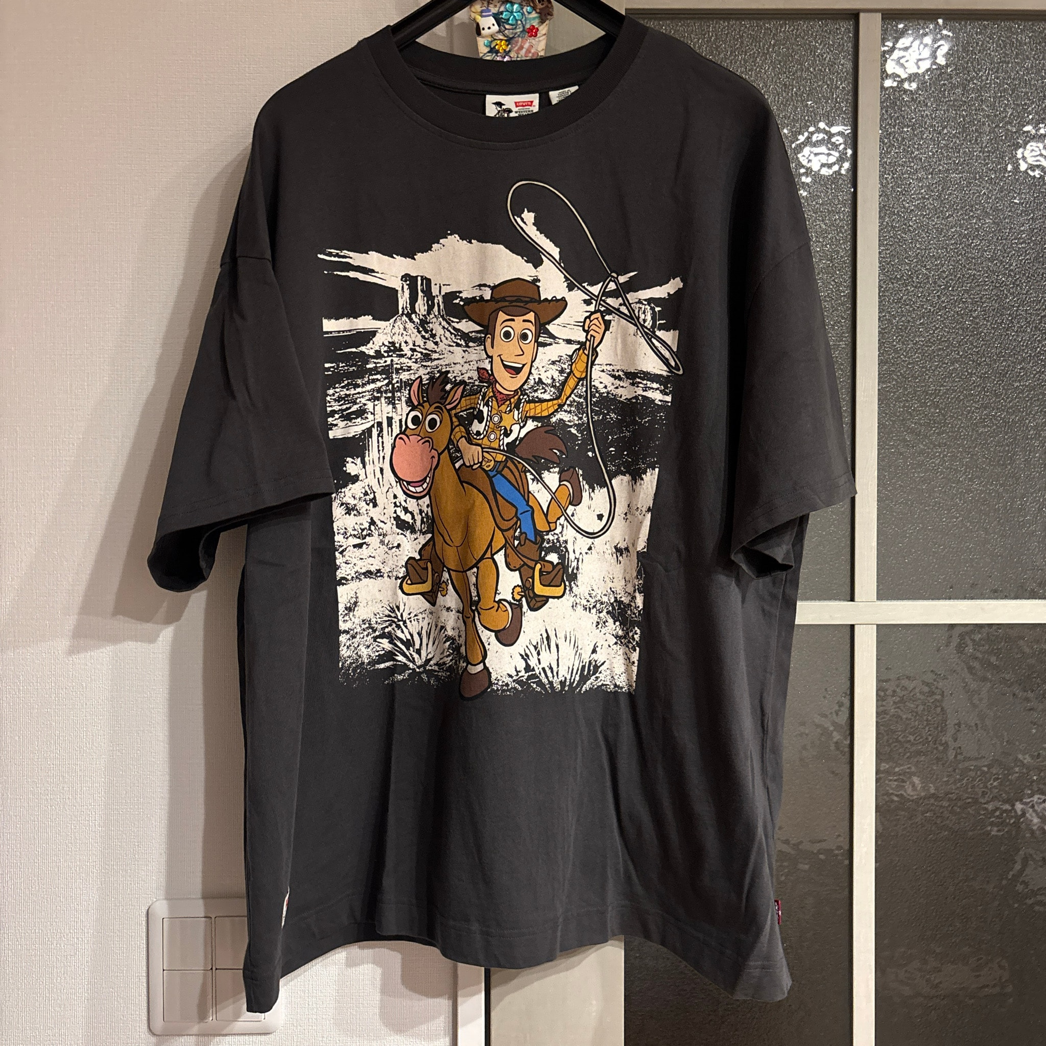 LEVI'S x Toy Story Boxy Tee - Woody "Black"