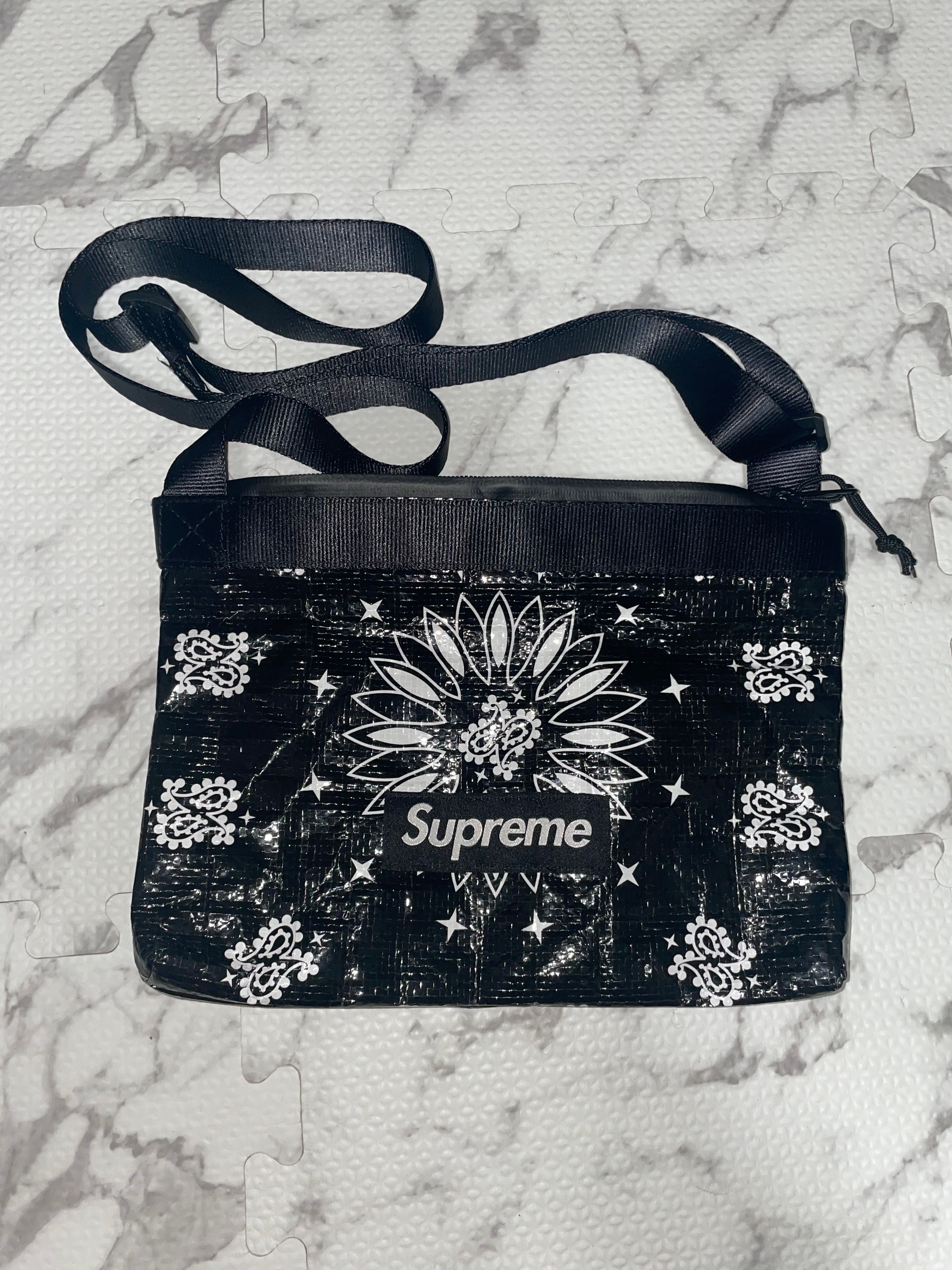 にょんSUPREME (シュプリーム) バンダナ タープ ダッフル バッグ Bandana Tarp Large Duffle Bag | Supreme 21ss