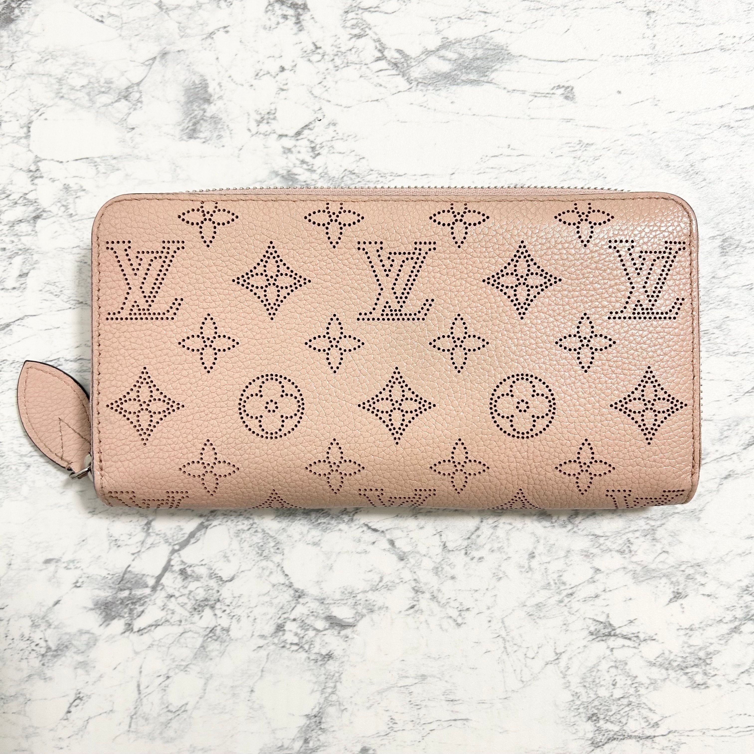 ルイヴィトン ジッピー・ウォレット マヒナ・レザー "マグノリア" M61868