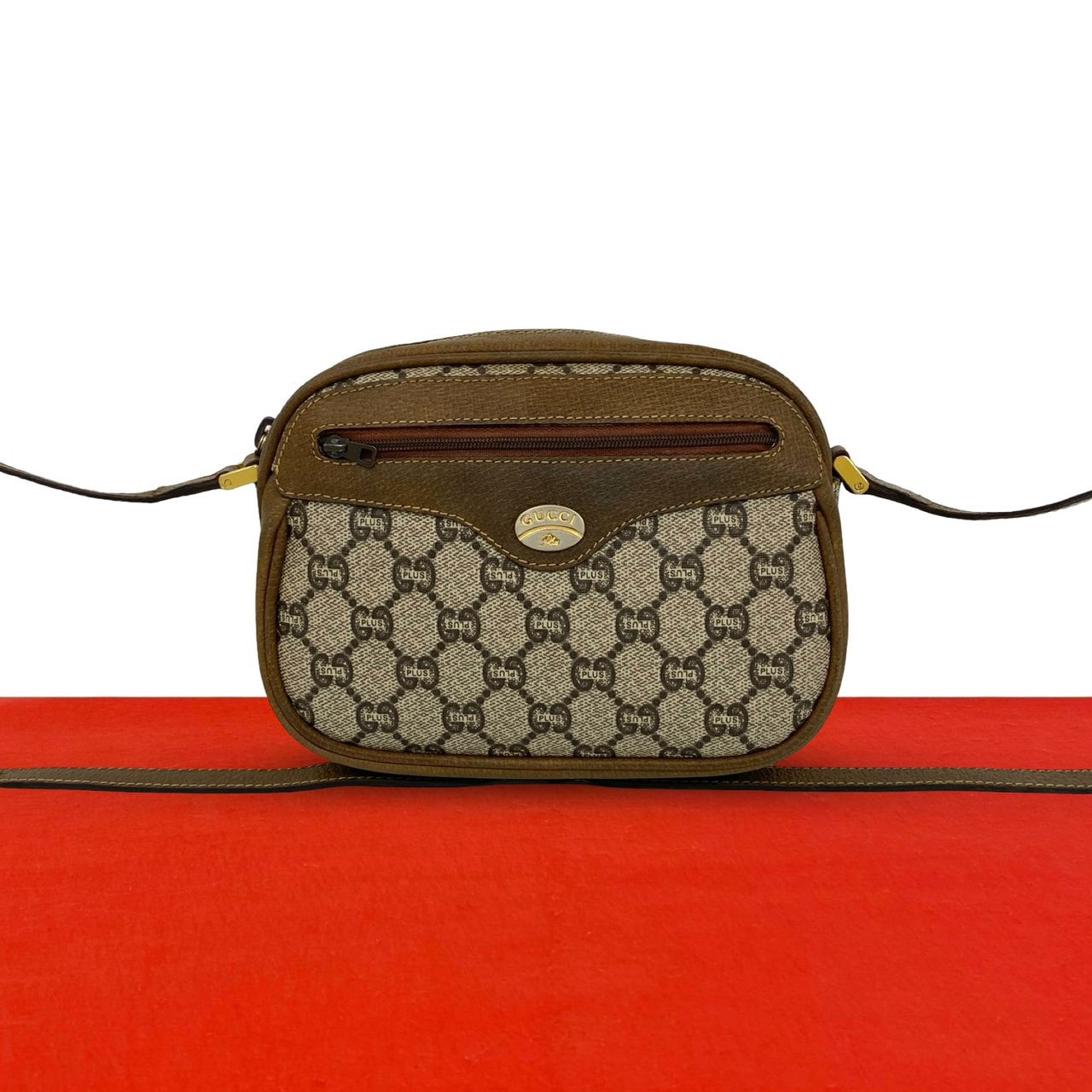 GUCCI グッチ グッチプラス 柄 ロゴ 金具 レザー PVC ショルダーバッグ ブラウン
 801-4