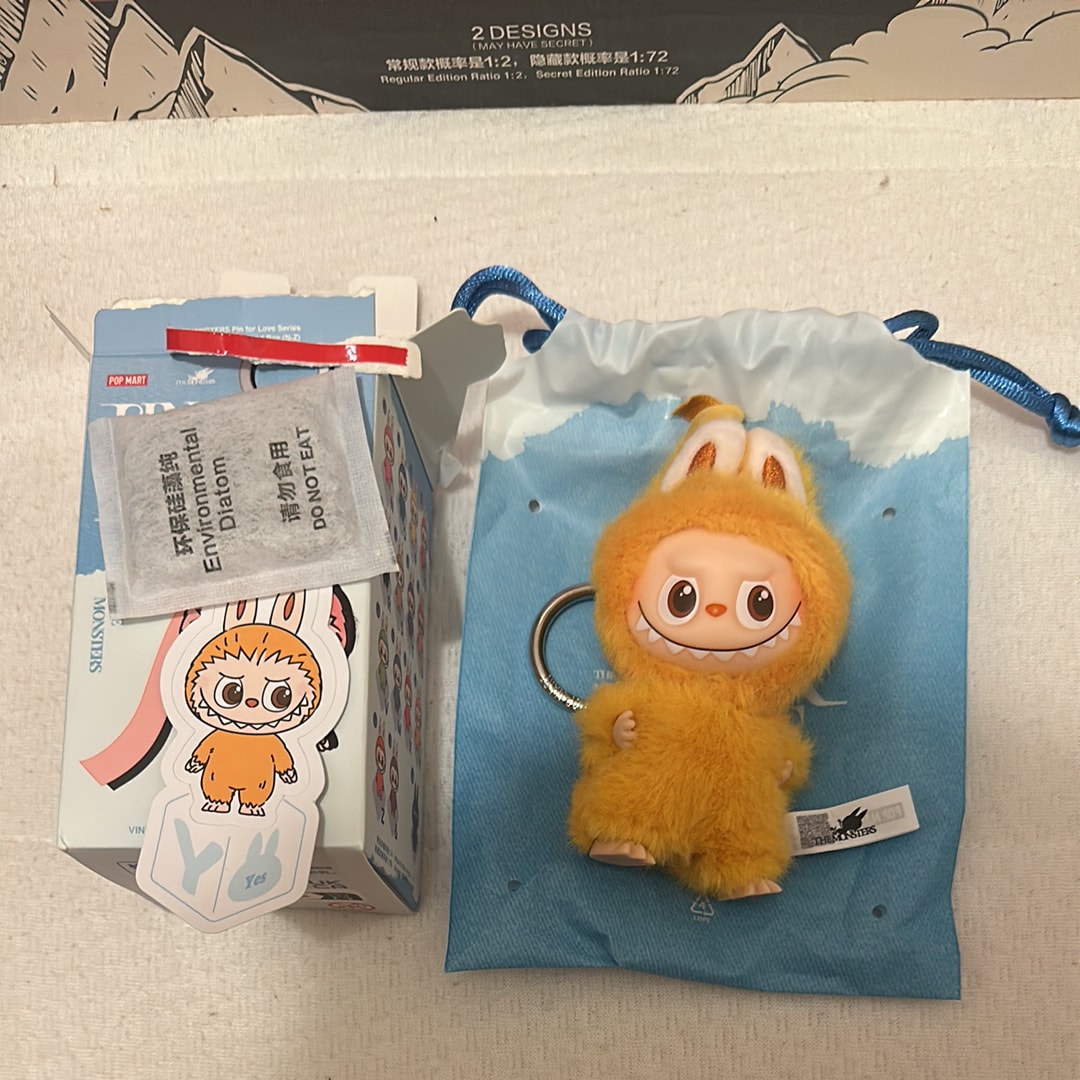 POP MART THE MONSTERS (LABUBU) Pin for Love Series-Vinyl Plush Pendant (N-Z) Y