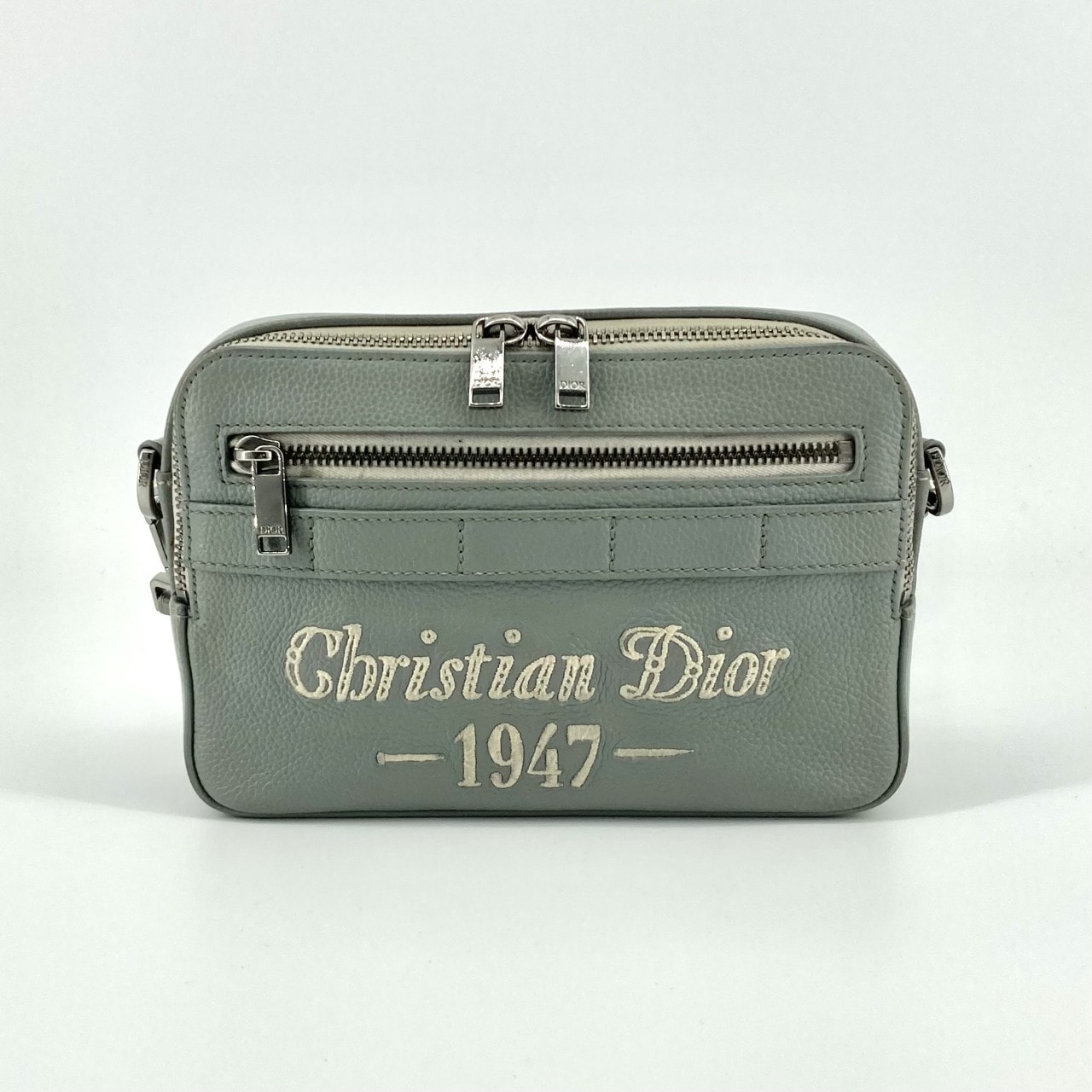 Christian Dior(クリスチャンディオール) Safariメッセンジャー シグネチャーロゴエンブロイダリー レザー ショルダーバッグ グレー×ホワイト
