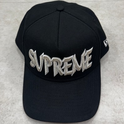 Supreme Sharp Spellout Adjustable New Era "Black"