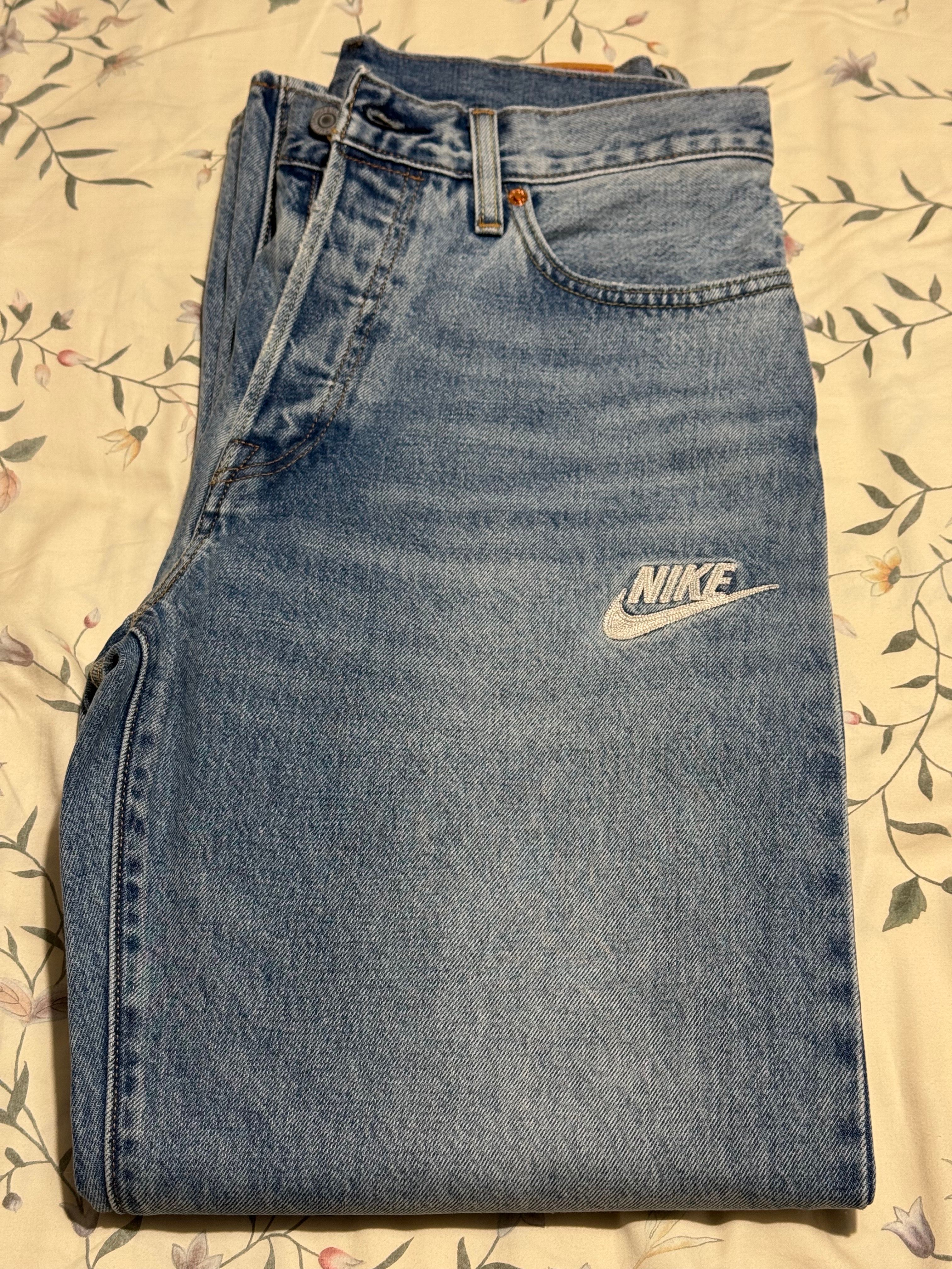 LEVI'S x Nike Baggy Jean "Light Indigo"