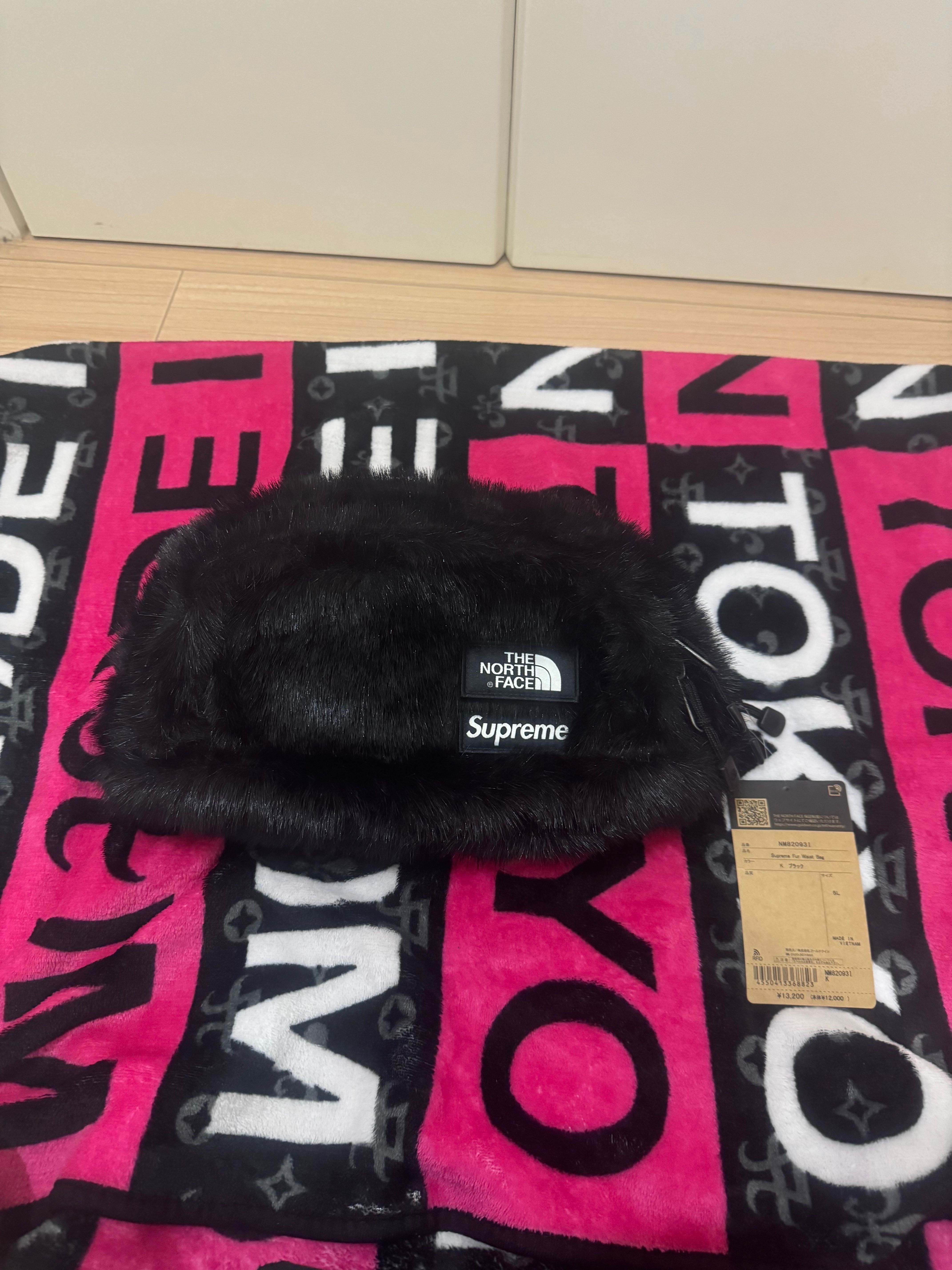 Supreme x The North Face Faux Fur Waist Bag "Black" NM82093I / NF0A5G87