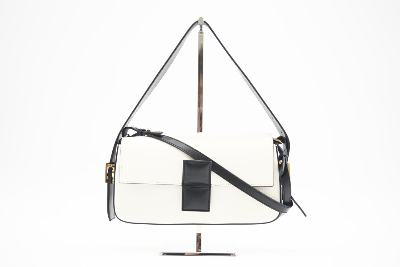 美品 FENDI フェンディ レザー バケット ツイスト ショルダーバッグ 8BR821 2wayショルダーバッグ ホワイト ブラック レザー レディース
