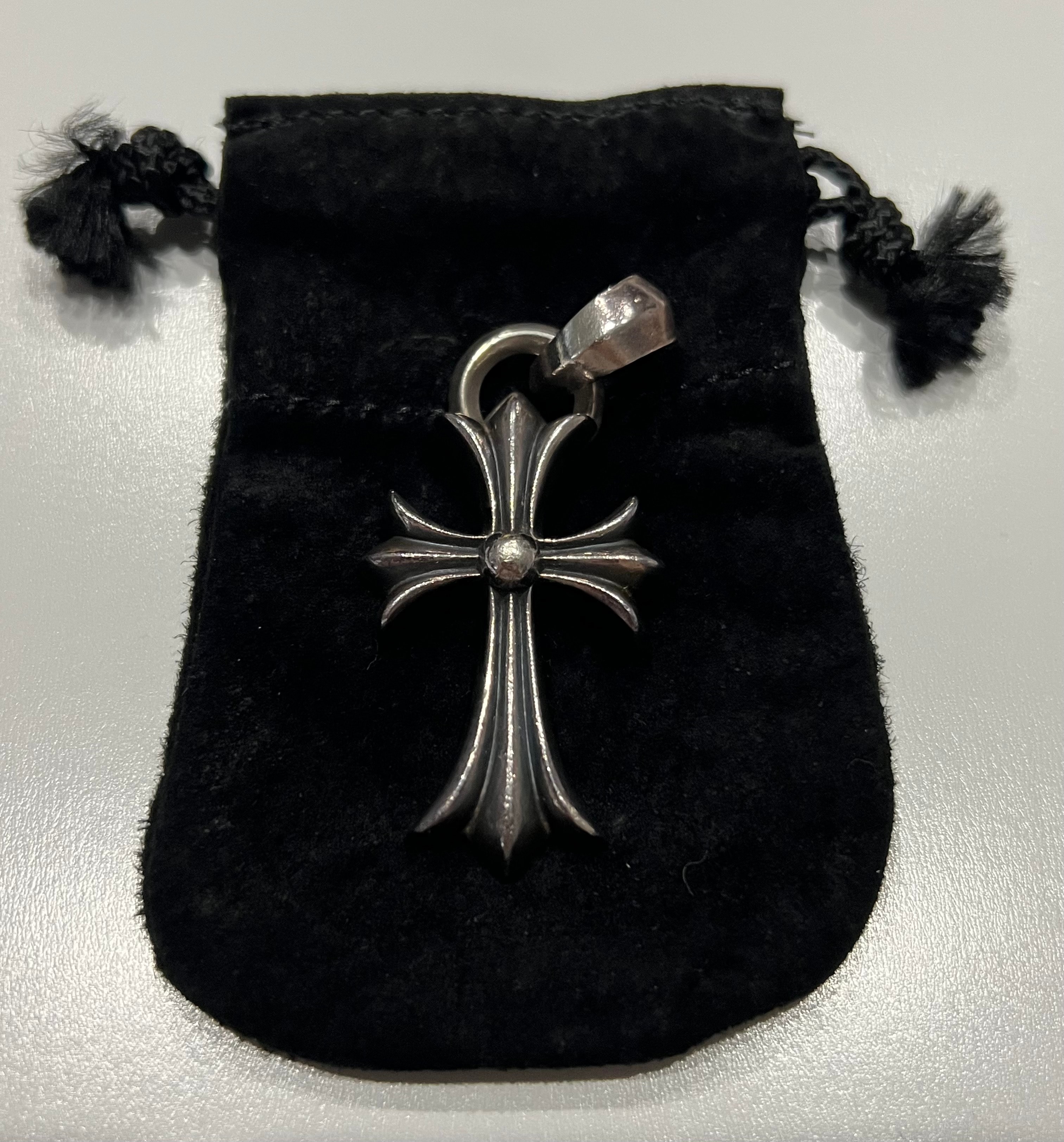 クロムハーツ CH クロス ペンダント スモール / プレーンベイル "シルバー"