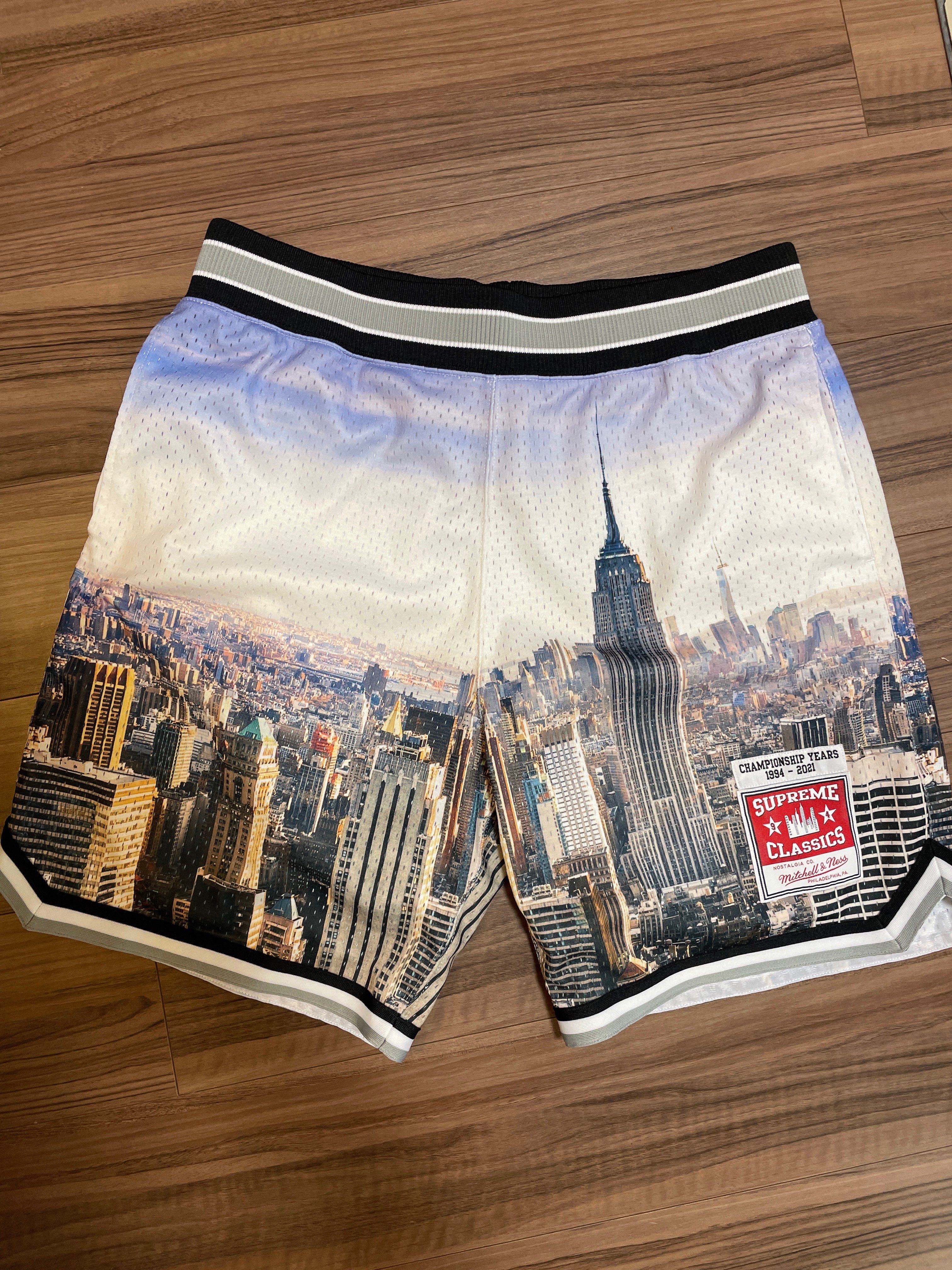 Supreme / Mitchell & Ness® Basketball Short "Multi"