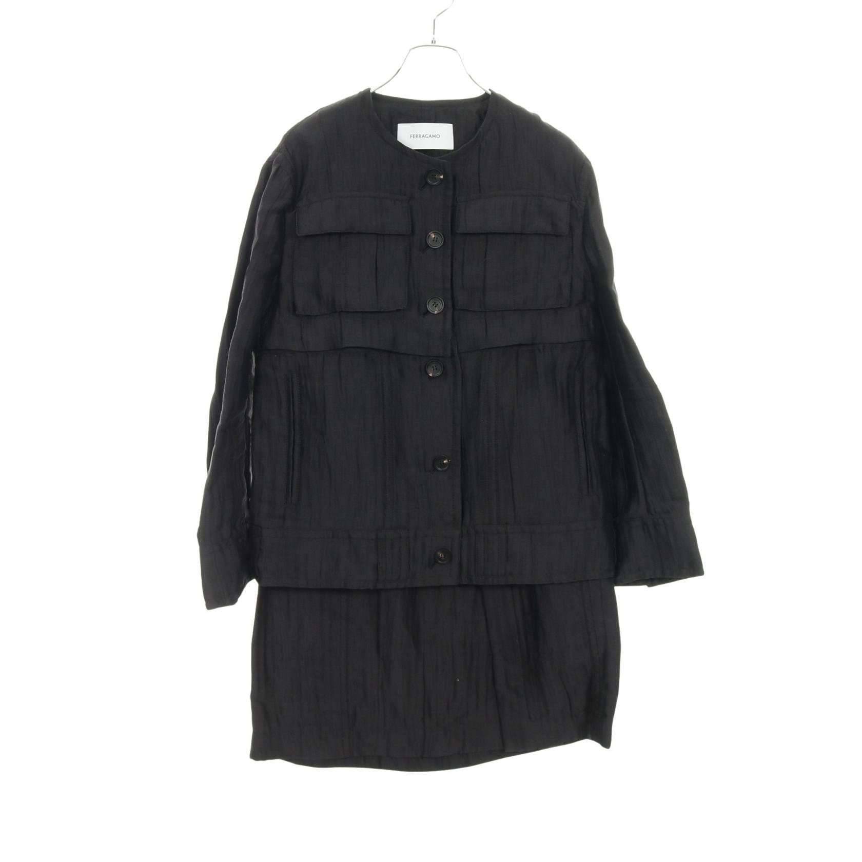 サルヴァトーレフェラガモ Salvatore Ferragamo セットアップ 衣料品 シルク レディース ブラック系 【中古】