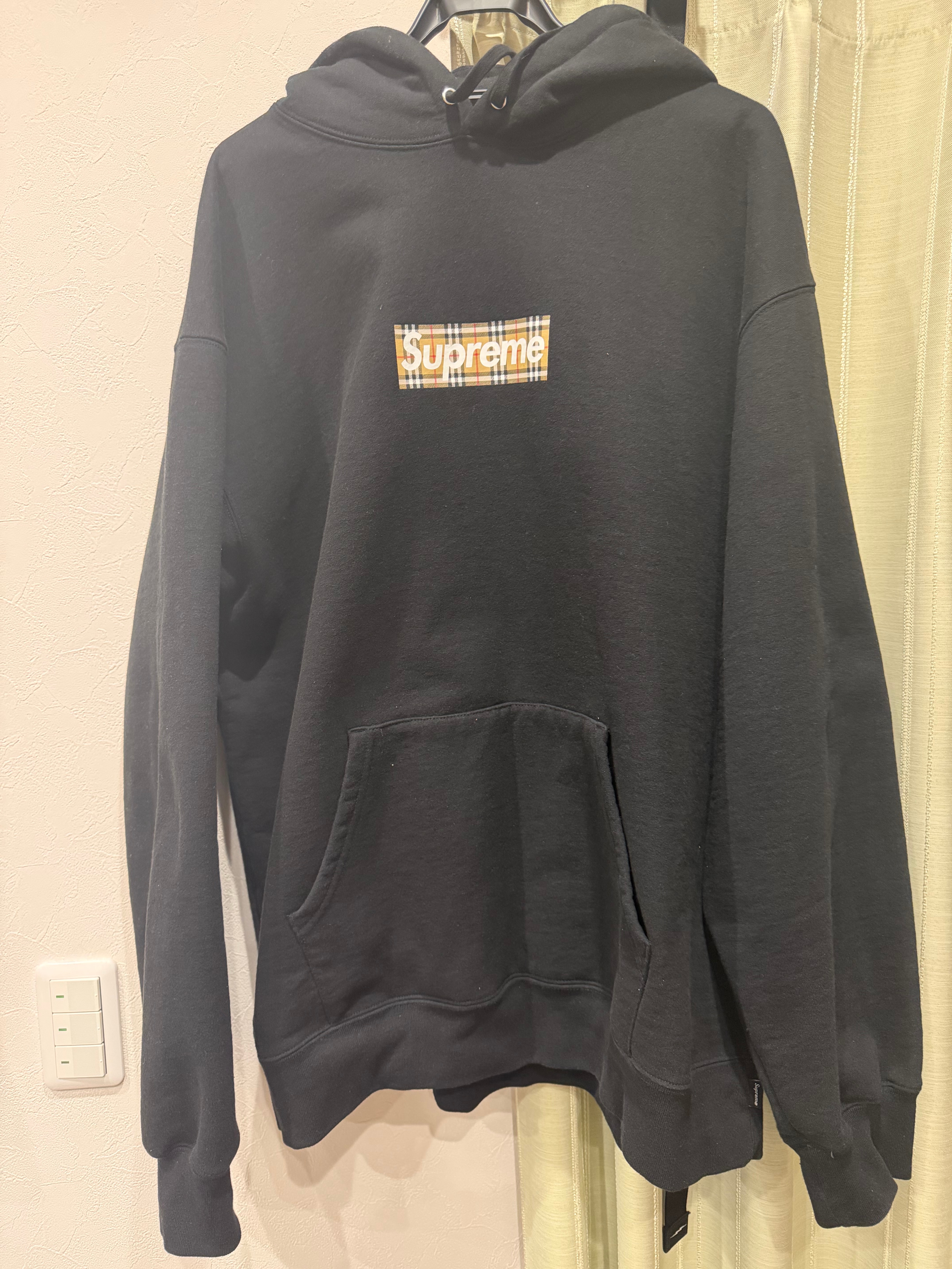 シュプリーム バーバリー ボックス ロゴ フーディー スウェットシャツ "ブラック"