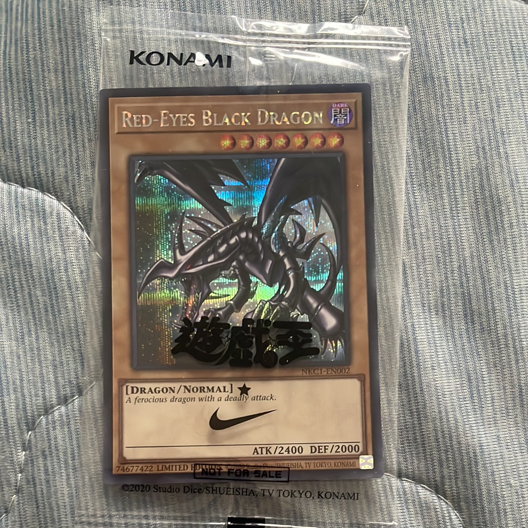 真紅眼の黒竜 SE [NKC1-EN002](遊戯王 x ナイキ エアーマックス 95 QS エアーマッスル House of Duel - 童実野町決闘遊戯館 限定プロモ) 