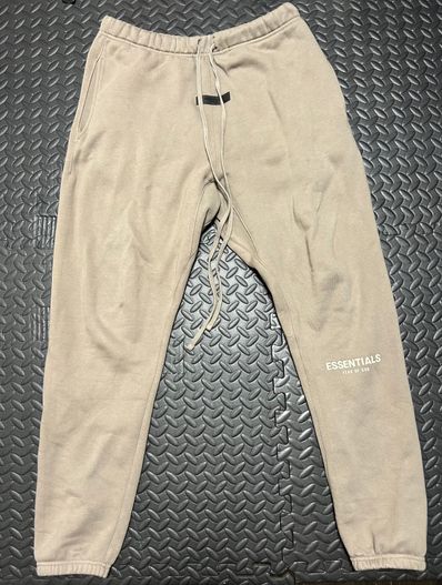 FEAR OF GOD ESSENTIALS Sweatpant "Desert Taupe"