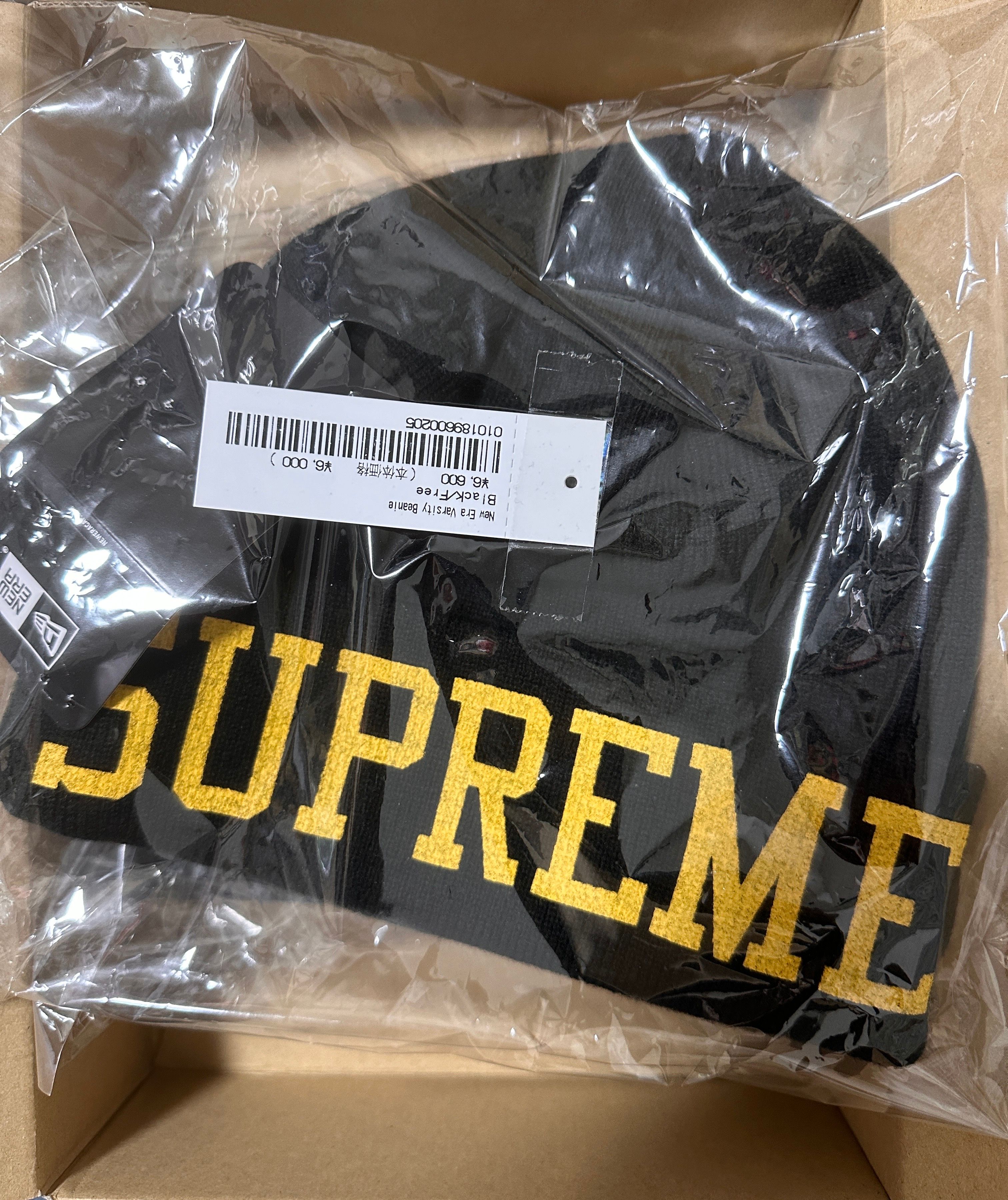 Supreme New Era Varsity Beanie "Black"
