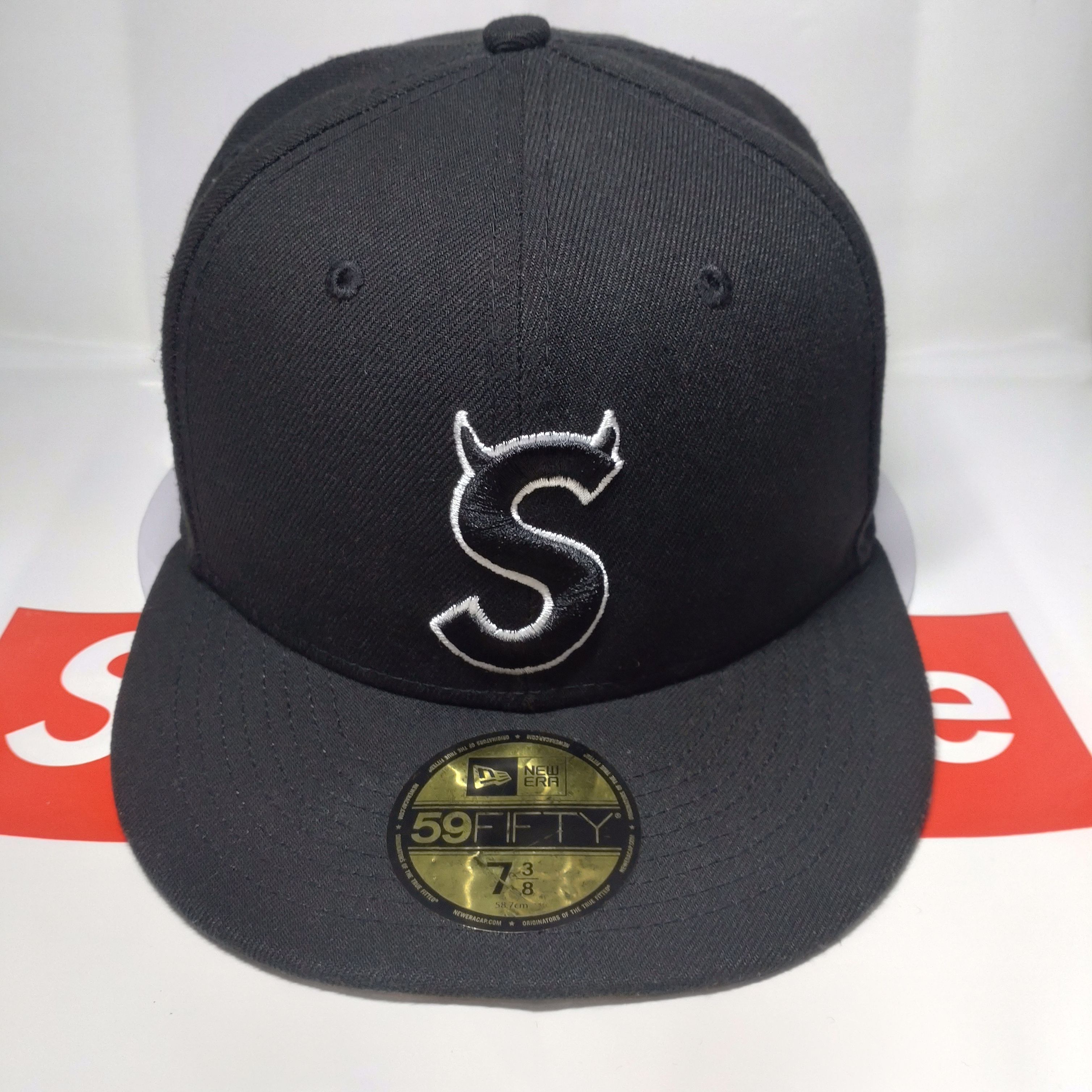 Supreme S Logo New Era "Black" (22FW)