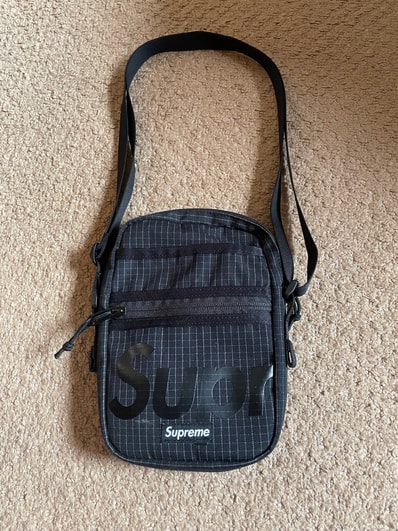 Supreme 2022ss Small Messenger Bag Supreme 2022ss Small Messenger Bag