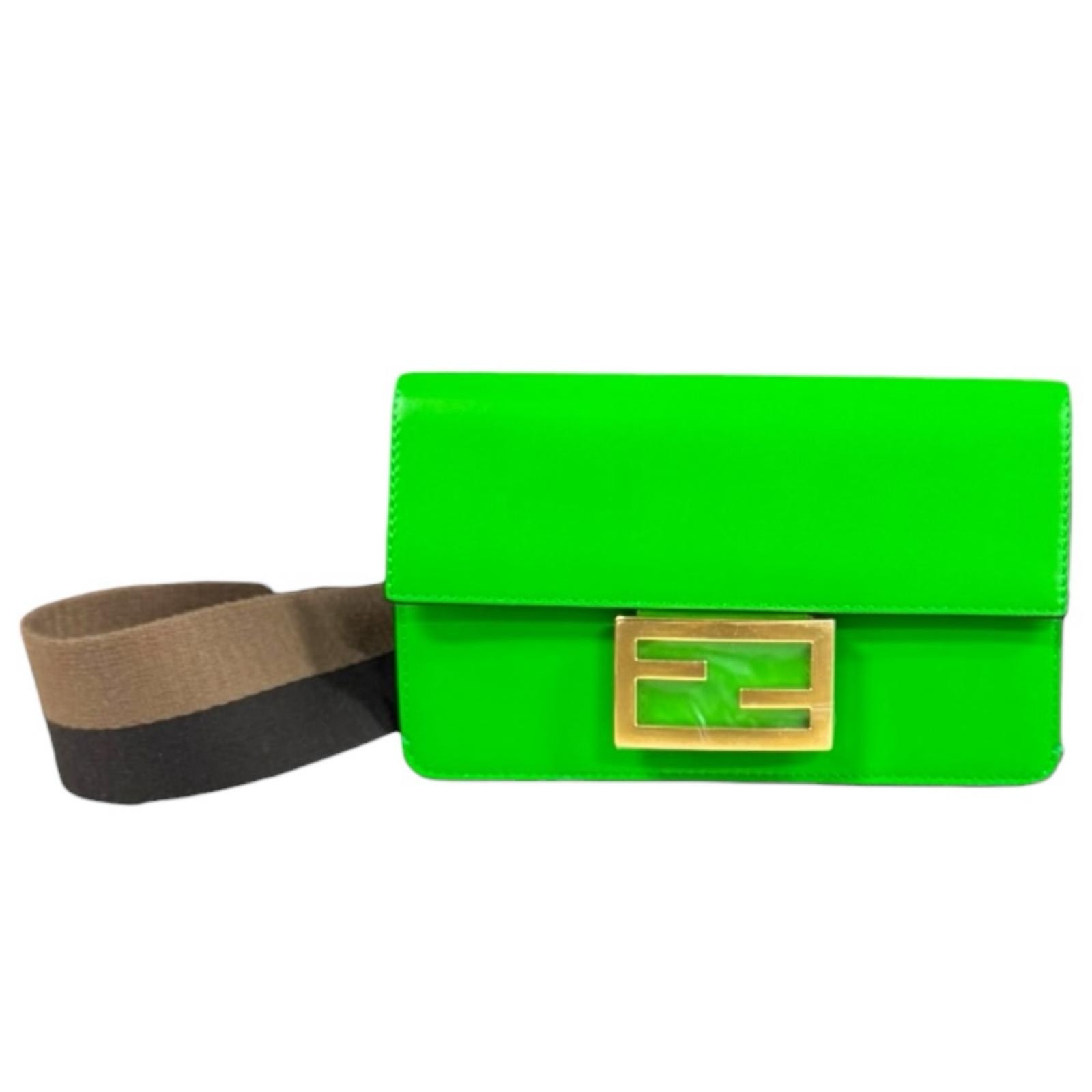 フェンディ フラット バゲット ショルダーバッグ レザー 8BS039 グリーン レディース FENDI 中古