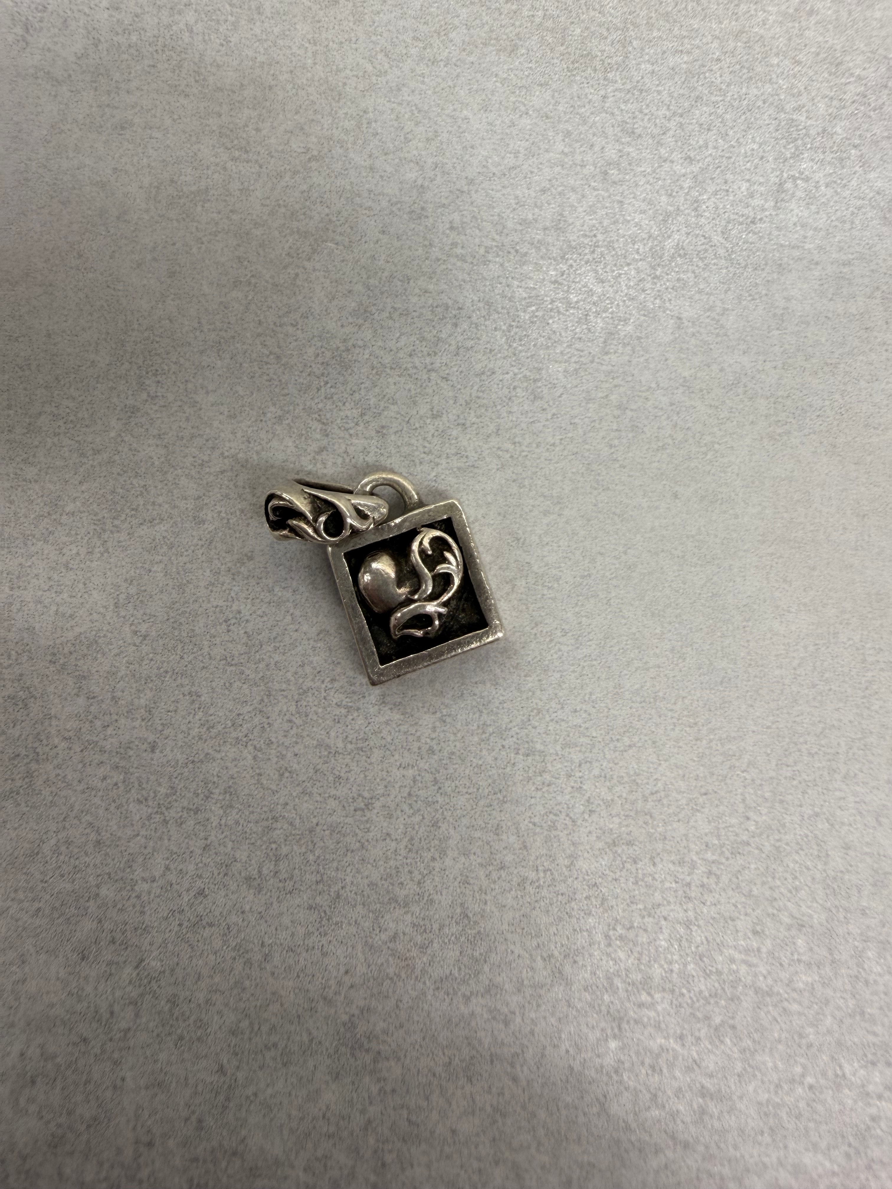 クロムハーツ フレームド ハート チャーム "シルバー"