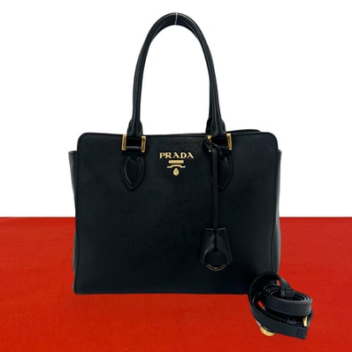 PRADA プラダ ロゴ 金具 レザー ショルダーバッグ ブラック
15516