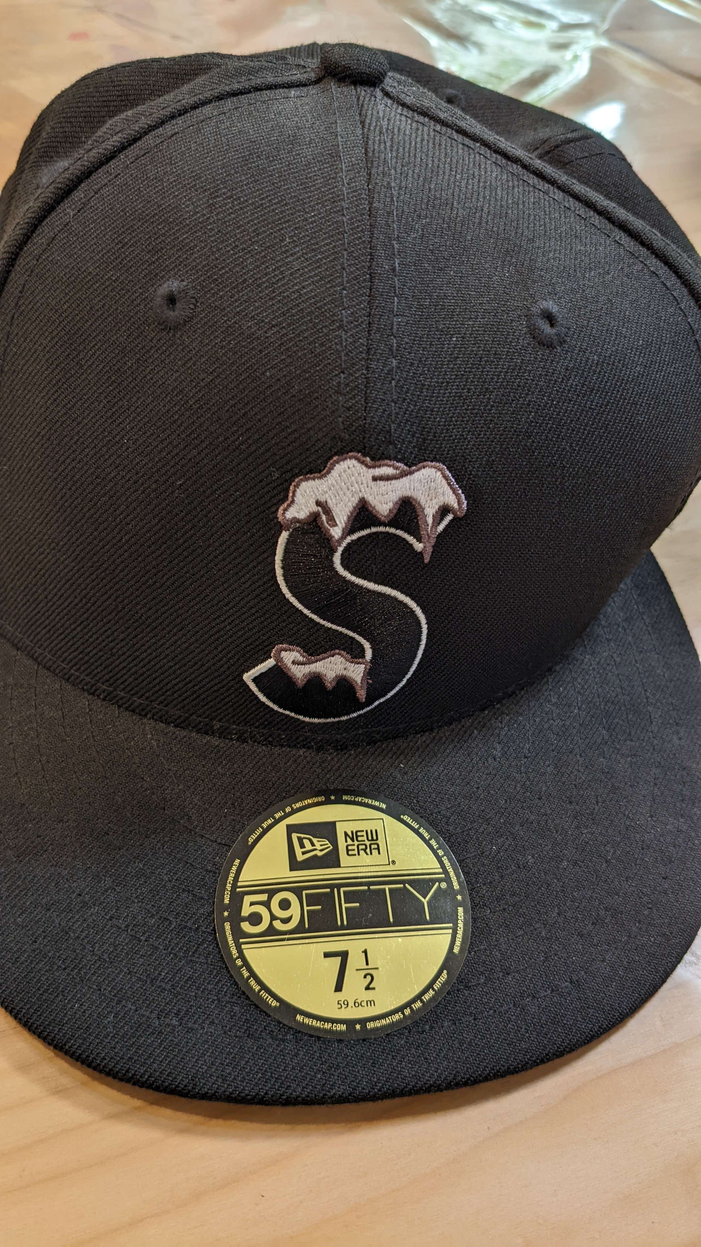 Supreme S Logo New Era® "Black" (20FW)