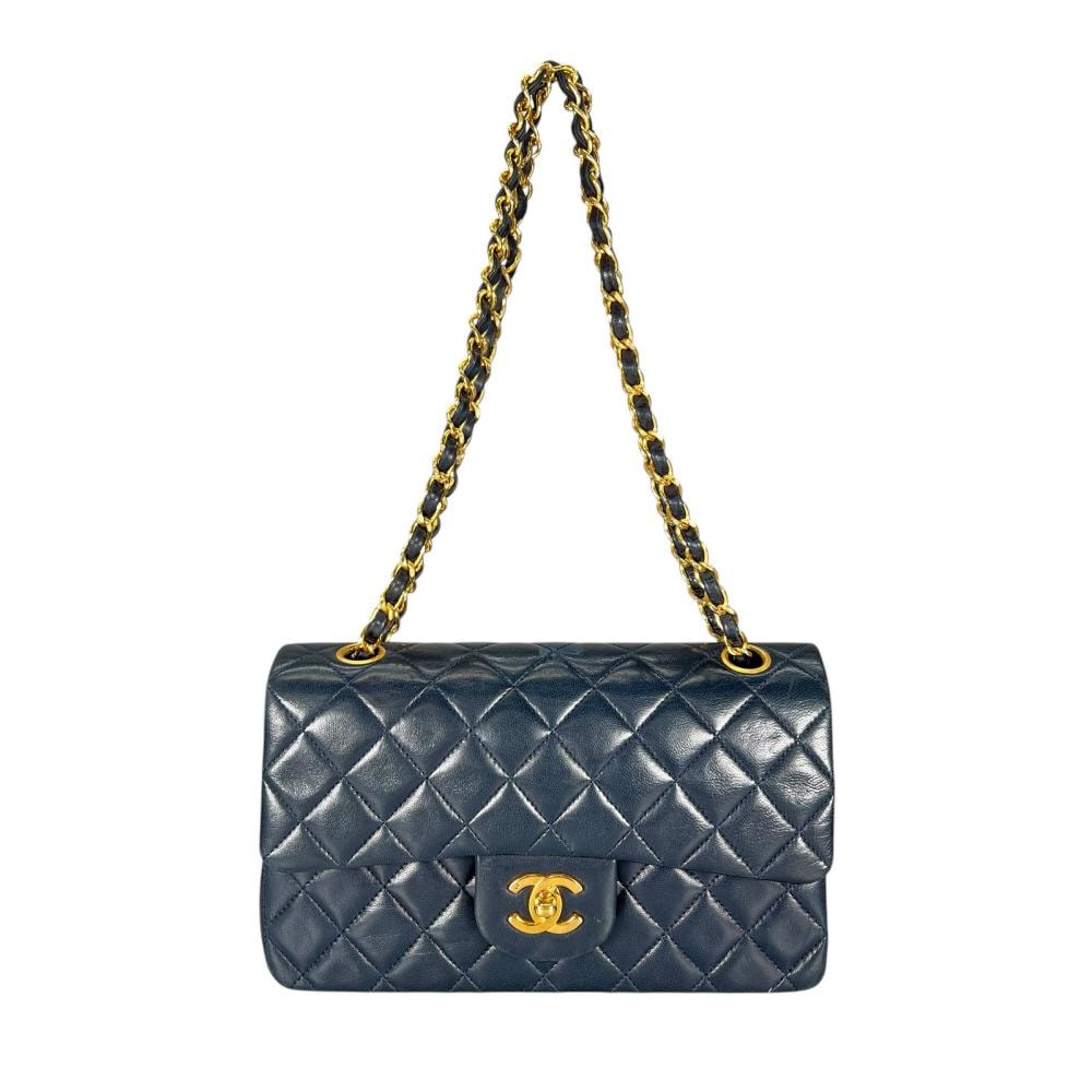 CHANEL シャネル ショルダーバッグ マトラッセ23 ダブルフラップ チェーンショルダー 1番台 ココマーク ラムスキン    ネイビー 紺 ゴールド金具 レディース 美品【中古品】